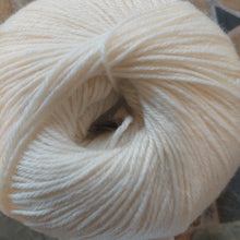 Load image into Gallery viewer, Supergarne Aktiv Fine Bamboo 50g 4ply/ sock